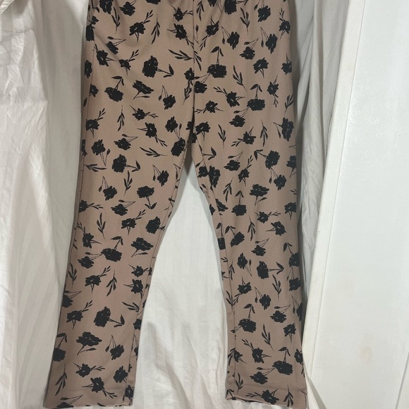Floral Print Straight Leg Pants - Picture 2 of 6